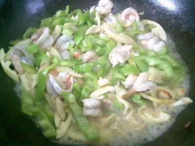 エビとたけのことピーマンの炒め物の作り方：8