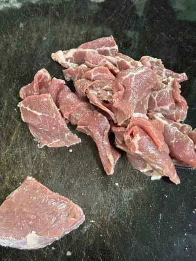 牛肉とニンジンの炒め物の作り方：1