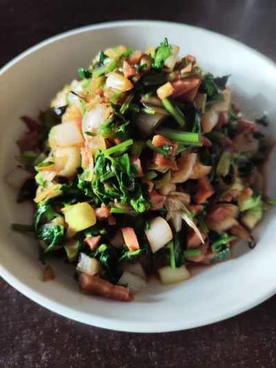 ハルビンの赤ソーセージとネギの炒め物のレシピ