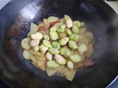 そら豆とジャガイモの煮込み豚肉の作り方：6