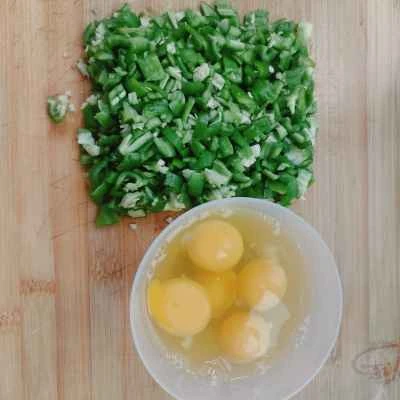 唐辛子入りスクランブルエッグの作り方:1