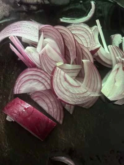 玉ねぎ入りスクランブルエッグの作り方：2