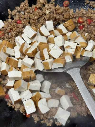 ニンニクの芽、乾燥豆腐、ひき肉の炒め物の作り方：10