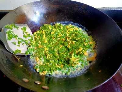 刻んだチャイブ入り卵炒めの作り方：5