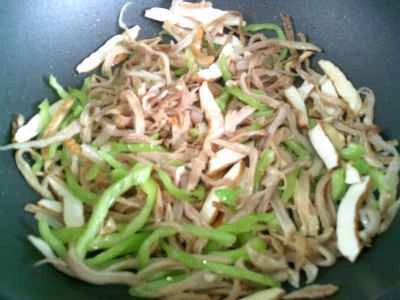 ピーマン、干し豆腐、千切り高菜の漬物の炒め物を作る手順：6