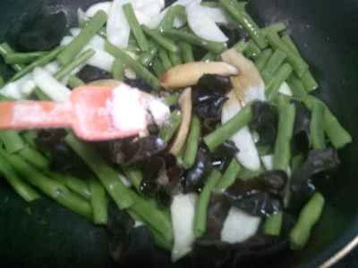 黒キクラゲ、水タケノコ、インゲンの炒め物の作り方：11