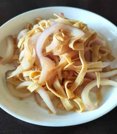 玉ねぎの細切りと豆腐の皮の細切り炒めの作り方：8