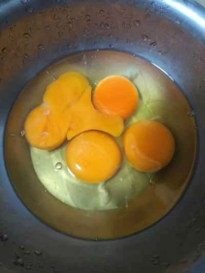 オクラと卵の炒め物の作り方：1