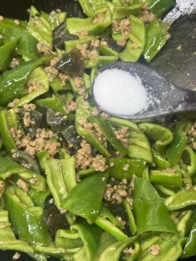 ひき肉、塩卵、ピーマンの炒め物の作り方：11