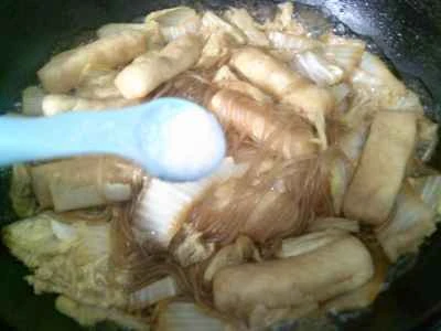豆腐の細切り、白菜の芯、サツマイモの春雨の煮込みの作り方：11