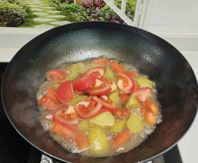 ジャガイモとトマトの煮込み牛肉の作り方：5