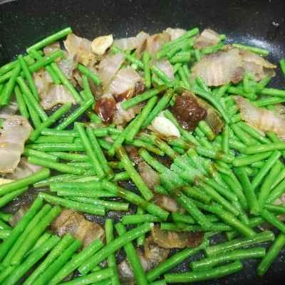 ニンニクと塩漬け豚肉を使ったインゲンの炒め物の作り方：7