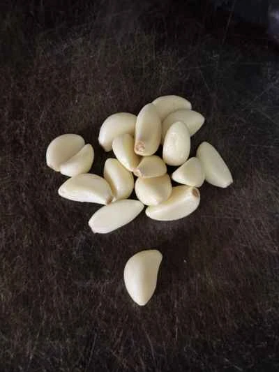 発酵黒豆とニンニクのみじん切りを使った蒸し豚スペアリブの作り方：2