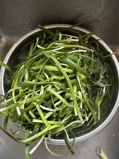 春ニラ入り卵炒めの作り方：1