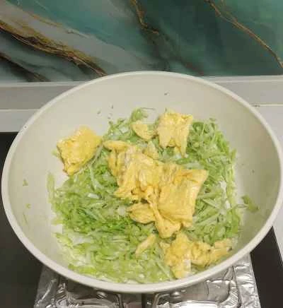 キャベツと卵の炒め物の作り方：2