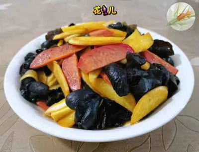 黒キクラゲと赤ソーセージのタケノコ炒めのレシピ