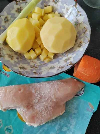 鶏むね肉の3種類の材料炒めの作り方：1