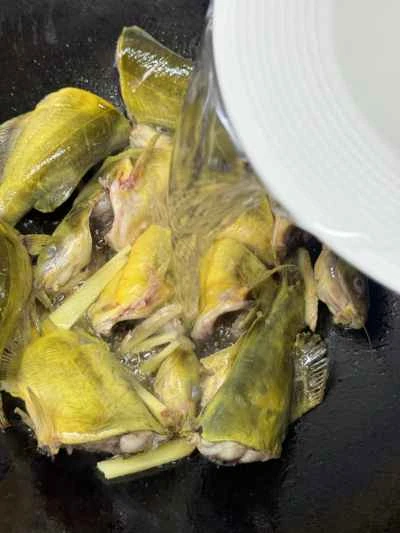 乾燥豆腐入り黄ナマズの煮込みの作り方：6