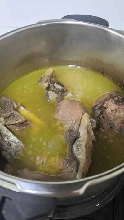 マスタードグリーンの塩漬け牛テール煮込みの作り方：2