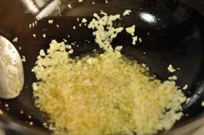 ガーリックシュリンプのしっぽを作る手順：5