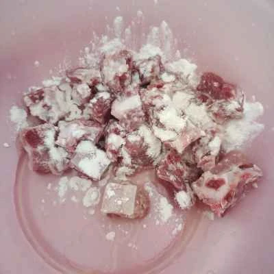 鹿角茸入り蒸し豚スペアリブの作り方：2