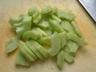 乾燥豆腐、黒キクラゲ、カリカリキュウリの炒め物の作り方：4