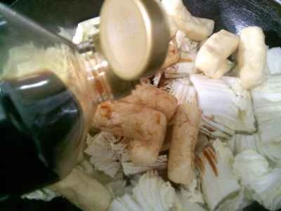 豆腐の細切り、キャベツの芯、サツマイモの麺の煮込みの作り方：8