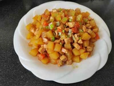 鶏胸肉とさいの目に切った野菜の炒め物の作り方：10