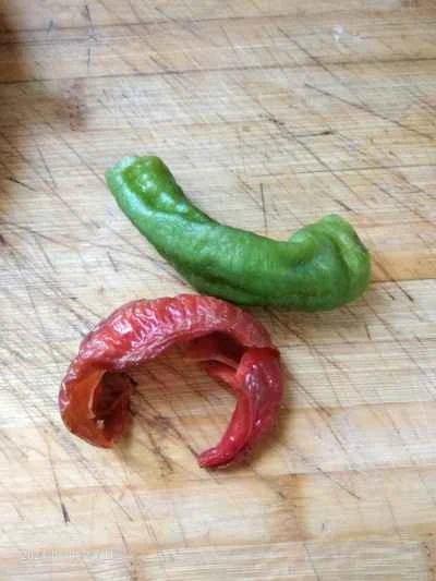 ゴーヤと唐辛子の炒め物の作り方：2