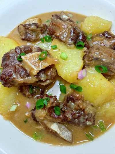 牛テールのジャガイモ煮込みレシピ