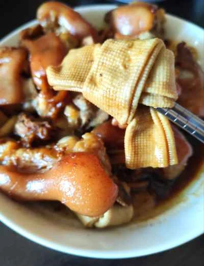 豆腐皮で蒸した豚足の作り方：8