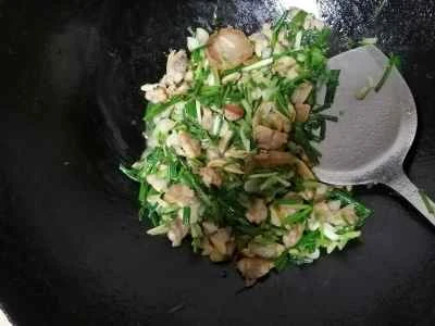 アサリと野生の玉ねぎの炒め物の作り方：3