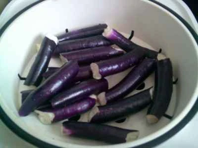 塩漬けアヒルの卵とナスのサラダの作り方：4