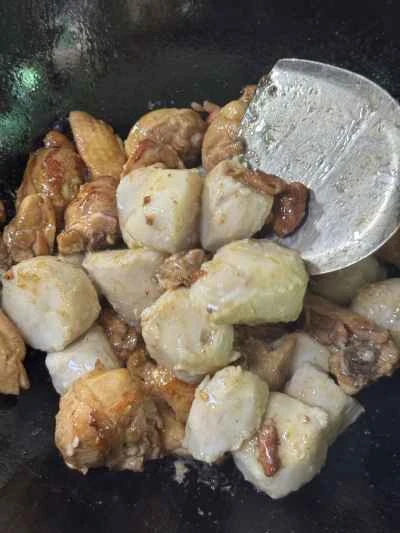 タロイモ入り鶏肉の煮込みの作り方：9