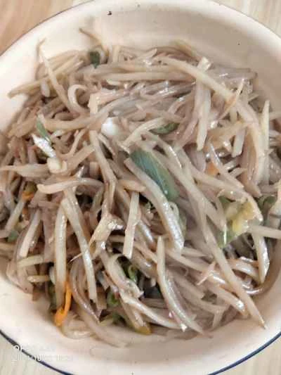 酢で炒めた千切りジャガイモの作り方：12