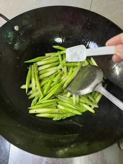 牛肉とアスパラガスの炒め物の作り方：9