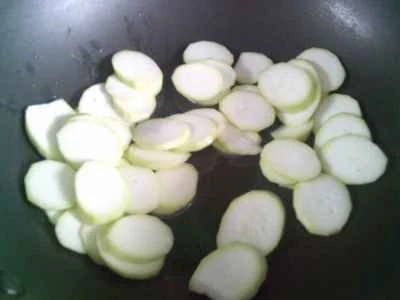 夜咲きセレウス入りかまぼこの炒め物の作り方：5