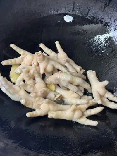 鶏の足とロブスターのしっぽの煮込みの作り方：4