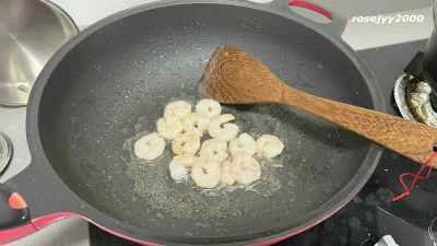 エビ、ネギ、スクランブルエッグの作り方：4