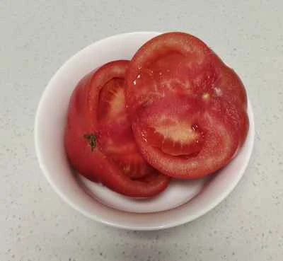 ジャガイモとトマトの煮込み牛肉の作り方：1