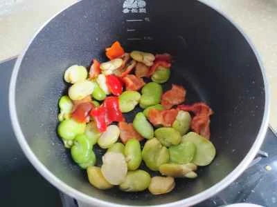 赤ピーマンとソラマメの卵炒めの作り方：4