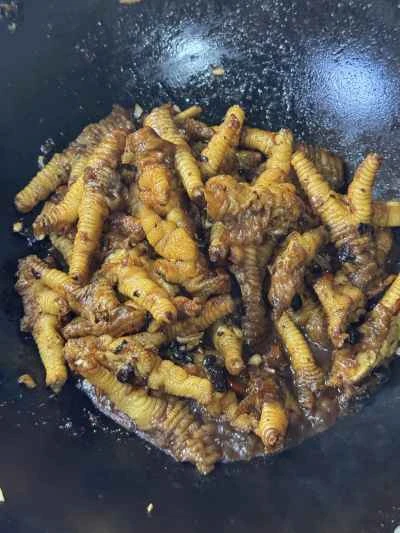 発酵黒豆とニンニクを使った蒸し鶏の足の作り方：8