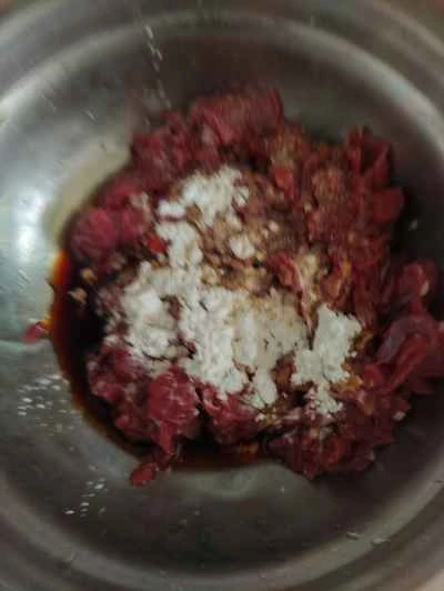 牛肉とコリアンダーの炒め物の作り方：2