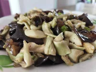 乾燥レタスとキクラゲの炒め物のレシピ