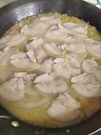 白身肉、ブラッドソーセージ、ザワークラウトの改良レシピ：9ステップ