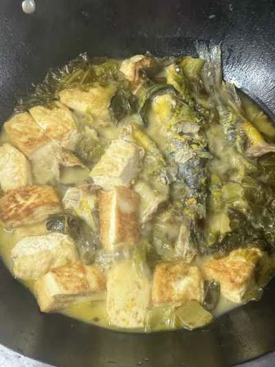 キャベツと豆腐のピクルスで煮込んだ黄ナマズの作り方：13