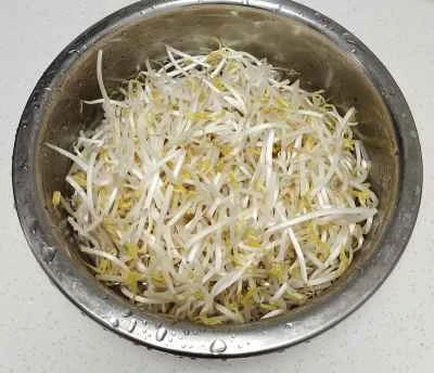 赤唐辛子入りもやし炒めの作り方：1