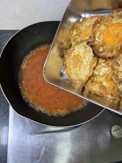 トマトソースのポーチドエッグの作り方：8