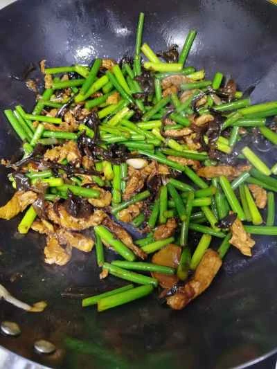 ニンニクの芽入り細切り豚肉の作り方：8