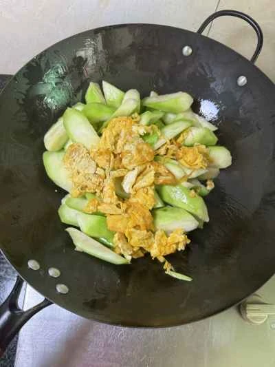 卵とエビのヘチマ炒めの作り方：6